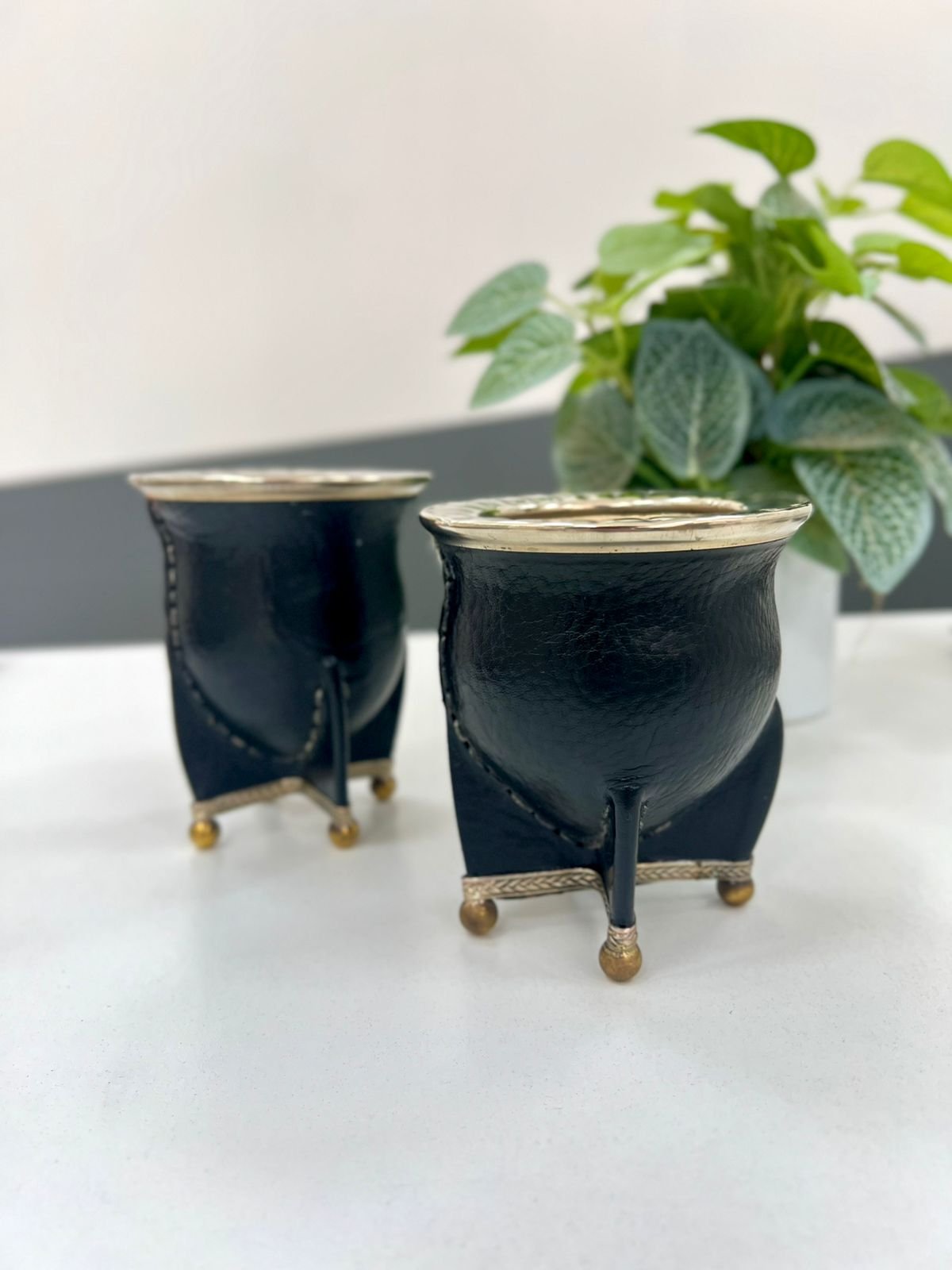 Mate camionero de calabaza con base, bolitas de alpaca y virola cincelada - Imagen 5