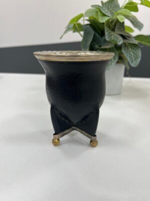 Mate camionero de calabaza con base, bolitas de alpaca y virola cincelada