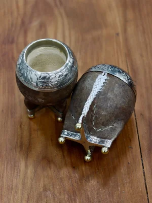 Mate torpedo crudo con base y bolitas